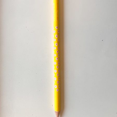 Bleistift gelb, Tupfen pink von Krima&Isa
