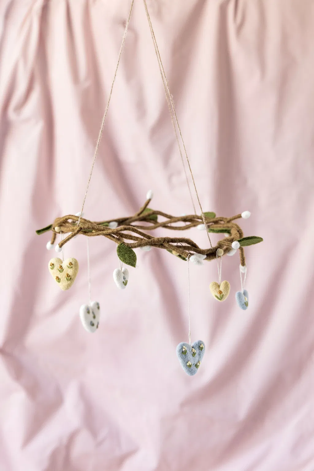 Filz-Mini-Herz, 3 er Set, mit Blumenstickerei, Hänger – Bild 2