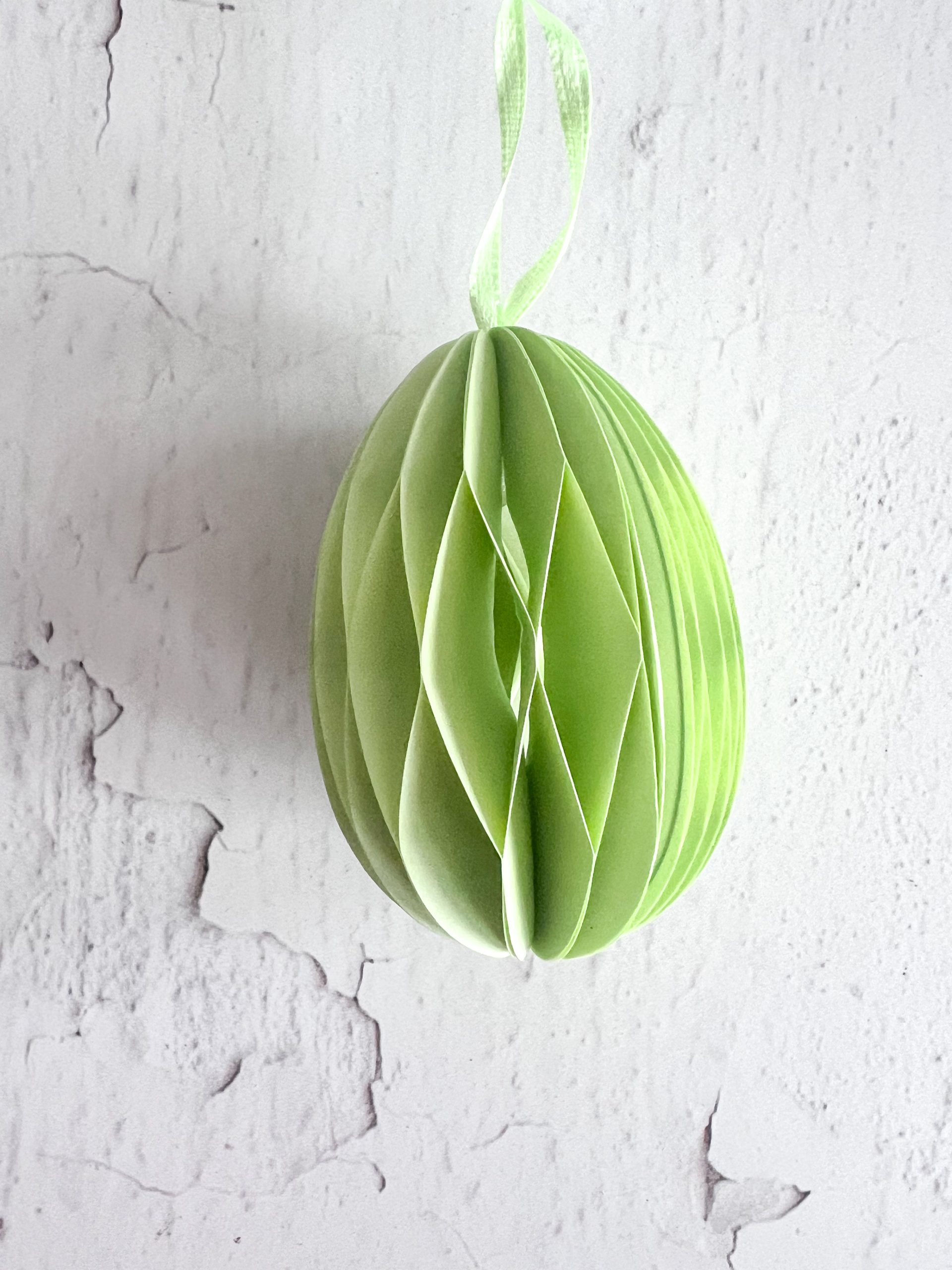 Papier-Ei, gefaltet, light green