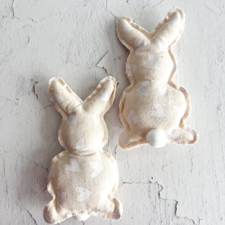 Stoff-Hase, creme, Herzen