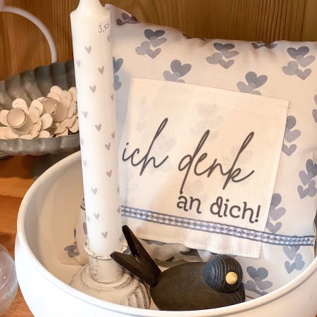 PILLOW TALK, Zierkissen „Ich denk an dich“ weiß/ graue Herzen