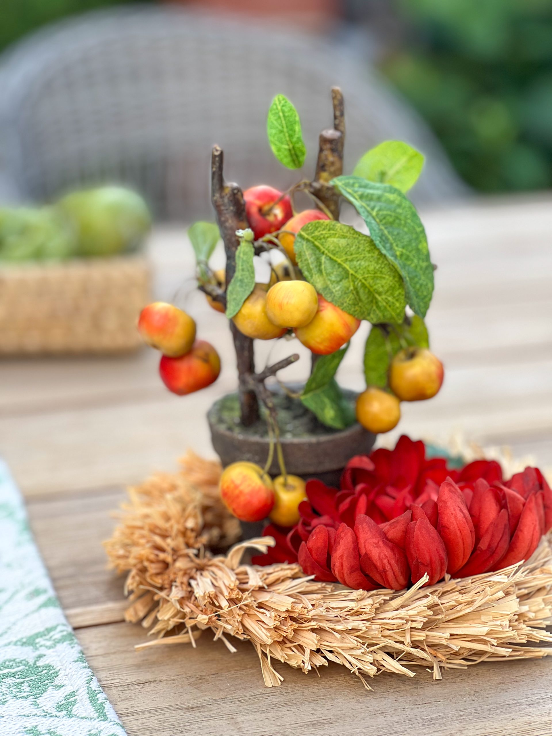 SOMMERWOCHEN-Angebot, Spätsommer: Zierapfel-Bäumchen mit Deko