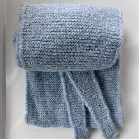 Kleiner Strickschal, hellblau