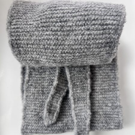 Kleiner Strickschal, grau